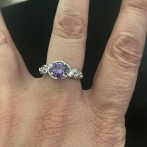 Silver and Amethyst Ladies Ring sz 8